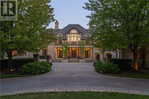2054 Lakeshore Rd E, Oakville, ON, L6J1M3 | Card Image