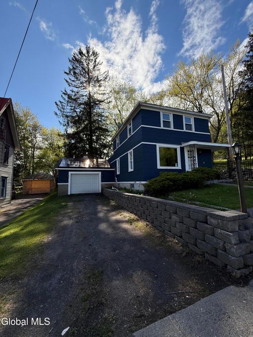 27 N Mcnab Ave, Gloversville, NY, 12078-2627 | Card Image