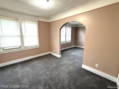 2w-4700 Curtis St, Dearborn, MI, 48126-4663 | Card Image