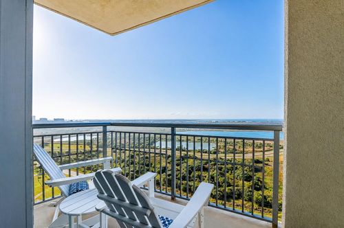 bc1912-801 E Beach Dr, Galveston, TX, 77550-3364 | Card Image