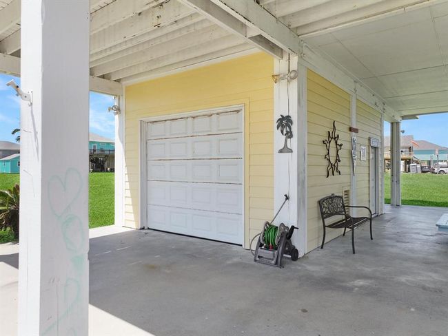 933 Westview, House other with 2 bedrooms, 2 bathrooms and 1 parking in Crystal Beach TX | Image 11
