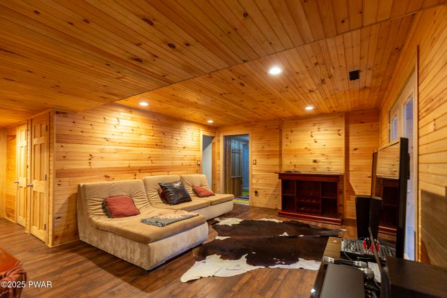 Family Room | Image 26