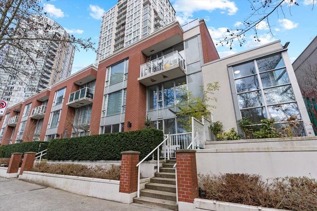37 Keefer Place, Townhouse with 1 bedrooms, 1 bathrooms and 1 parking in Vancouver BC | Image 3
