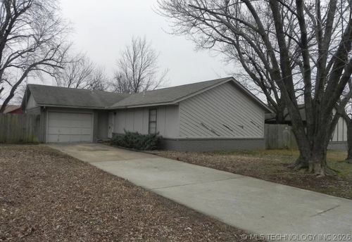 1238 144th St, Glenpool, OK, 74033-3749 | Card Image