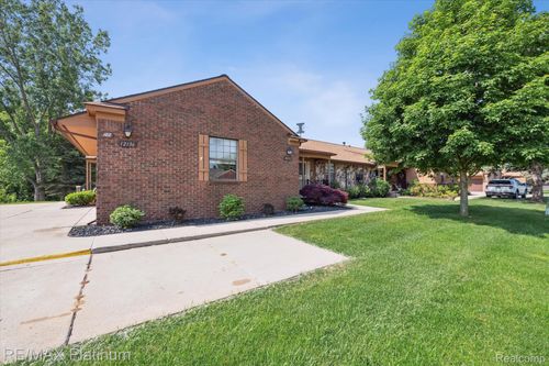 2-12132 Lexington Dr, South Lyon, MI, 48178-8108 | Card Image