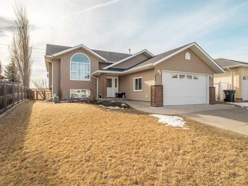 440 Pineridge Crescent, Pincher Creek, AB, T0K1W0 | Card Image