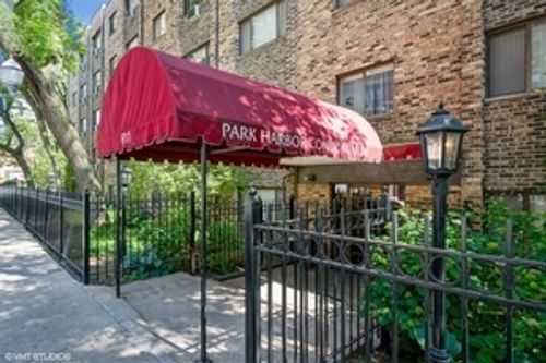 apt-317-611 W Patterson Ave, Chicago, IL, 60613-4450 | Card Image