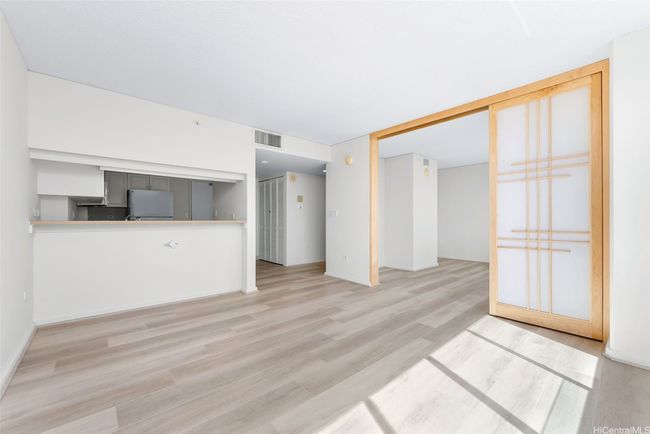 APT-1403 - 1314 Kalakaua Ave, Condo with 2 bedrooms, 1 bathrooms and 1 parking in Honolulu HI | Image 5