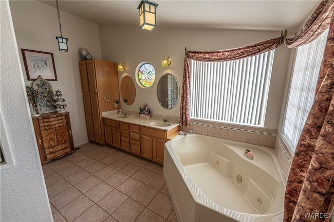 Bathroom | Image 24