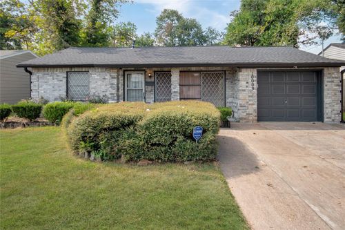 10009 Lonallen St, Houston, TX, 77088-3117 | Card Image