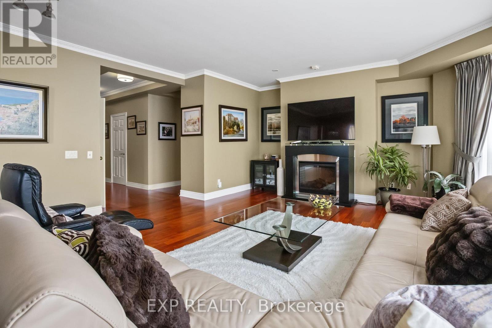 Residential in Mississauga (Hurontario) 4
