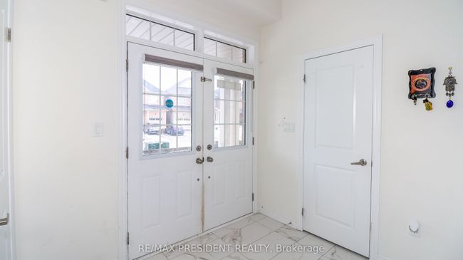 2214 Lozenby St, House other with 3 bedrooms, 3 bathrooms and 2 parking in Innisfil ON | Image 4