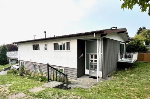 4695 Nanaimo St, Vancouver, BC, V5N5J5 | Card Image