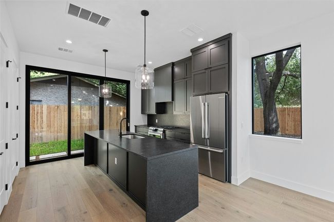 B - 2010 Gathright Cv, House other with 2 bedrooms, 3 bathrooms and 1 parking in Austin TX | Image 5