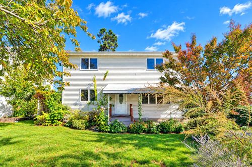 33 Lakewood Ave, Ronkonkoma, NY, 11779-5618 | Card Image
