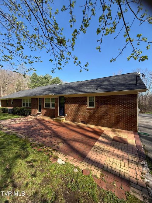 8412 Courtland Rd, Wise, VA, 24293-7272 | Card Image