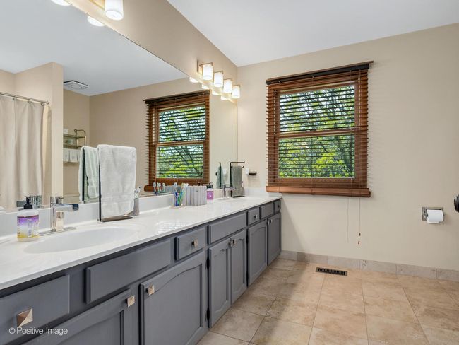 1000 Surrey Ln, House other with 4 bedrooms, 3 bathrooms and 3 parking in Itasca IL | Image 23