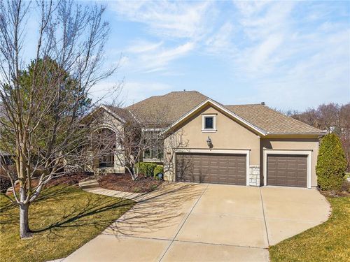 6110 Westwood Ct, Parkville, MO, 64152-6090 | Card Image