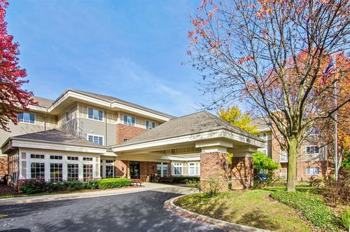 208-605 Barrington Ave, East Dundee, IL, 60118-1427 | Card Image