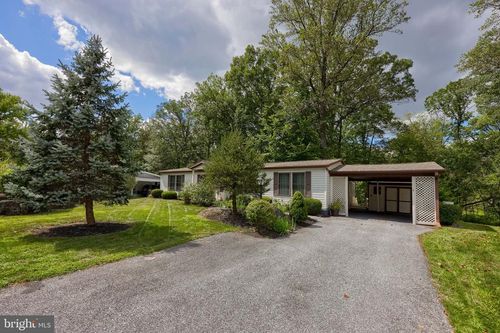 222 Maple Ave, MANHEIM, PA, 17545-8915 | Card Image