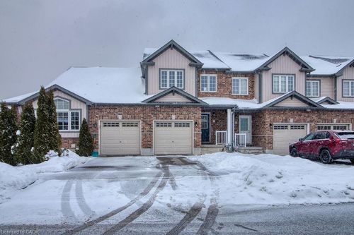 57 Renfrew St, Kitchener, ON, N2R0G5 | Card Image