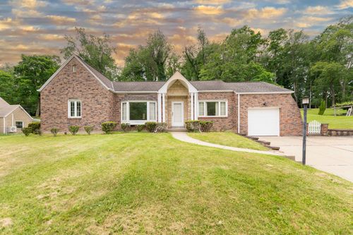 927 Mcneilly Road, Mt. Lebanon, PA, 15226 | Card Image