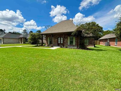 29931 Marsh Dr, House other with 4 bedrooms, 2 bathrooms and null parking in Livingston LA | Image 2