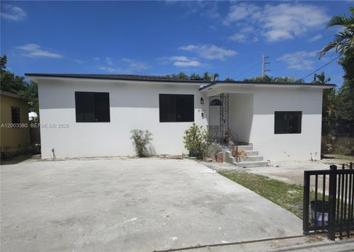 1040 Nw 28th Ave, Miami, FL, 33125-2921 | Card Image