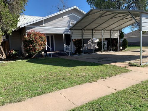 915 2nd St, Graham, TX, 76450-3129 | Card Image