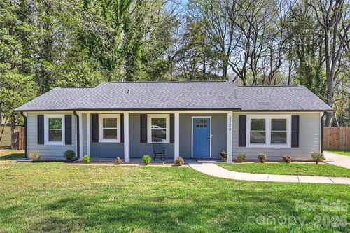 3724 Cobbleridge Dr, Charlotte, NC, 28215-3902 | Card Image
