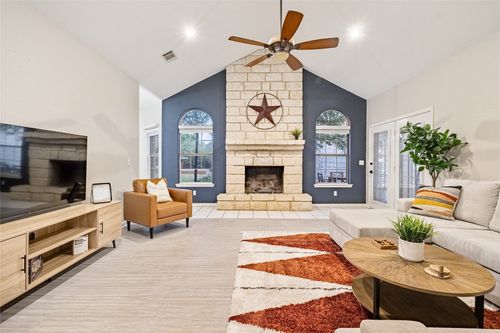 220 Meadow Oaks Dr, Dripping Springs, TX, 78620-3627 | Card Image