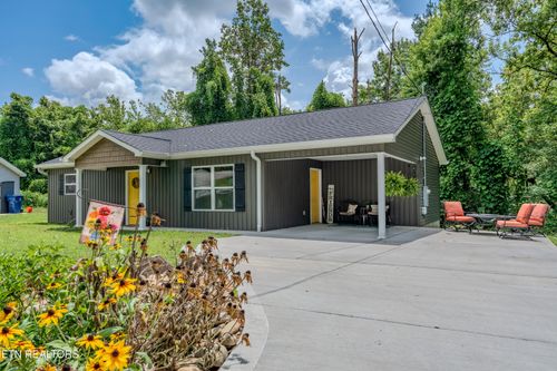 105 Wealdwood Dr, Clinton, TN, 37716-5804 | Card Image