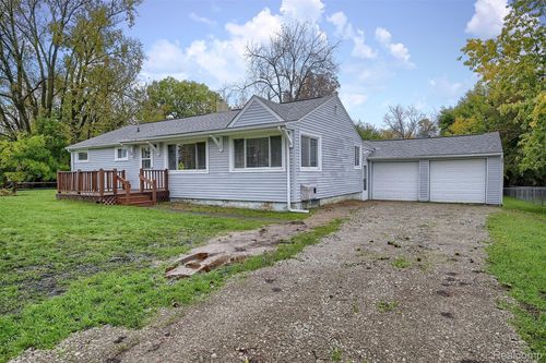 2434 Long Lake Rd, Fenton, MI, 48430-8839 | Card Image