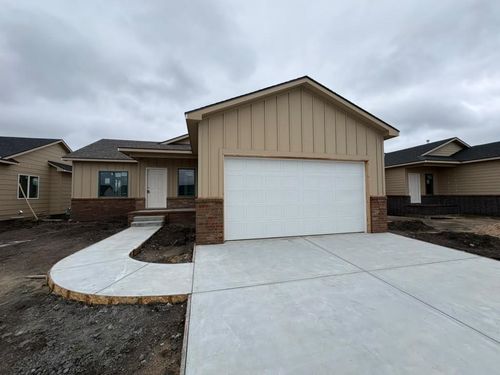 8973 Forbes Cir, Bel Aire, KS, 67226-2373 | Card Image