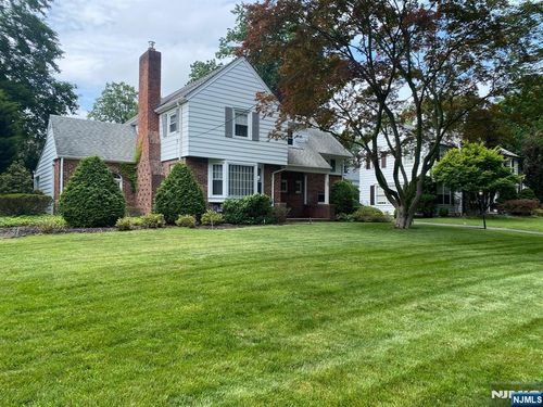 55 Forest Rd, Demarest, NJ, 07627-1206 | Card Image