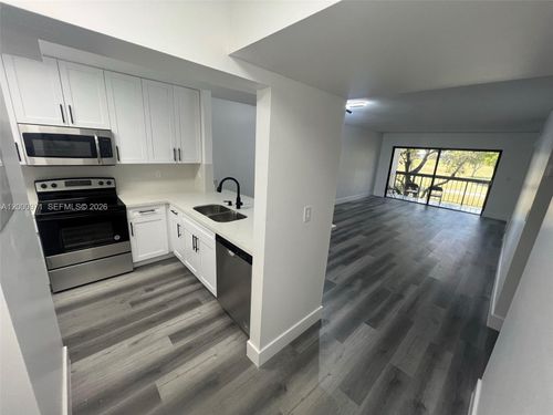 202-10317 Nw 9th St. Cir., Miami, FL, 33172 | Card Image