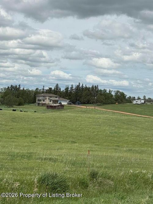 619 76th Ave Sw, Dodge, ND, 58625-9705 | Card Image