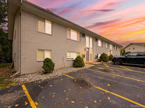 c-221 Summit Ridge Drive, White Lake Charter Township, MI, 48386 | Card Image