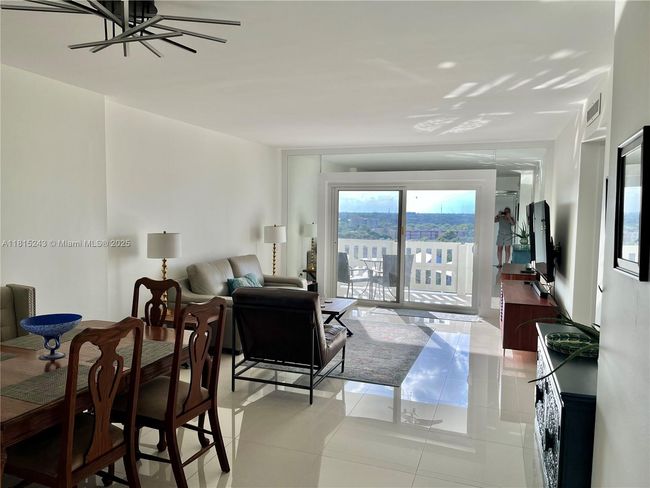 APT-1014 - 4001 Hillcrest Dr, Condo with 1 bedrooms, 2 bathrooms and null parking in Hollywood FL | Image 8
