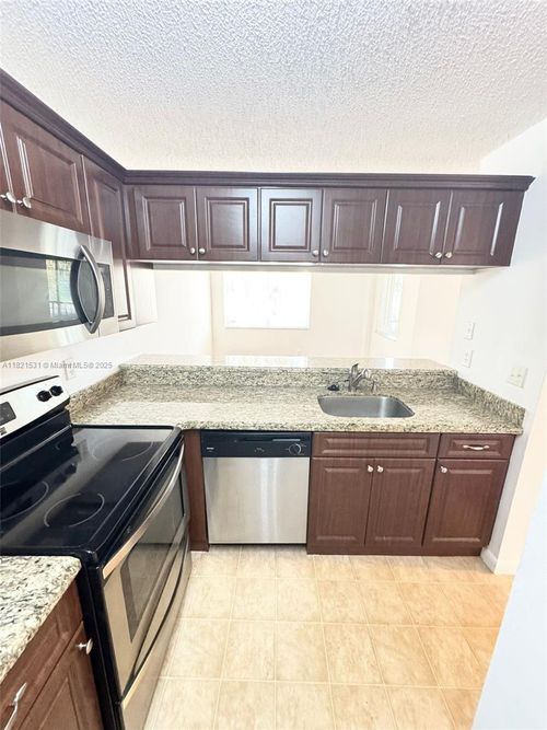 16203-16203 Glenmoor Dr, West Palm Beach, FL, 33409-2841 | Card Image