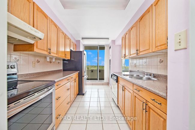 1002 - 1320 Mississauga Valley Blvd, Condo with 3 bedrooms, 2 bathrooms and 2 parking in Mississauga ON | Image 12