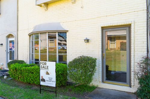 17-65 W Townhouse Ln, Grand Prairie, TX, 75052-6220 | Card Image