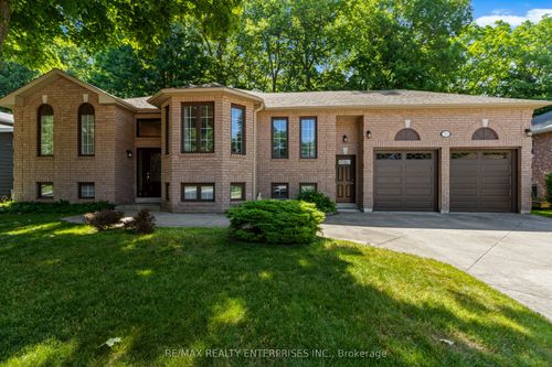 70 Downer Cres, Wasaga Beach, ON, L9Z1C3 | Card Image