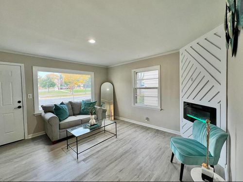 8621 W Lisbon Street, Milwaukee, WI, 53222 | Card Image