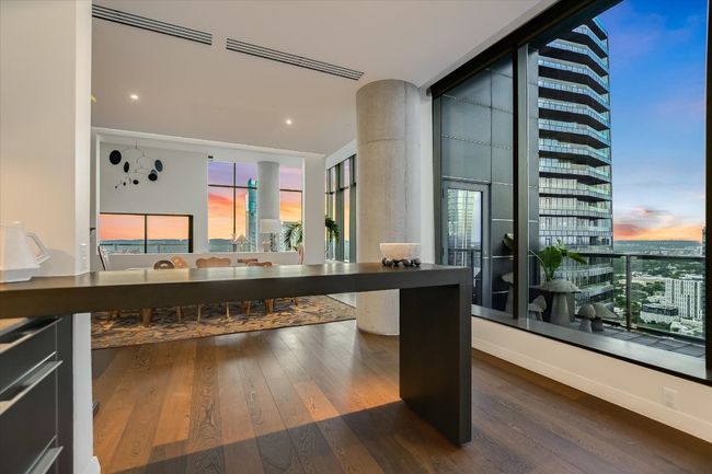 The open sightlines keep the chef connected to both the living and dining spaces for a seamless hosting experience. | Image 17