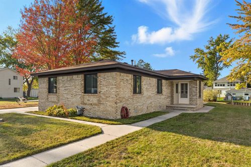 2037 W Park Dr, Algonac, MI, 48001-1153 | Card Image