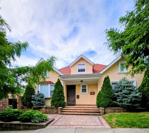 4020 249th St, Little Neck, NY, 11363-1653 | Card Image