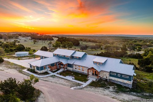 554 Seven Falls Dr, Fredericksburg, TX, 78624-2755 | Card Image