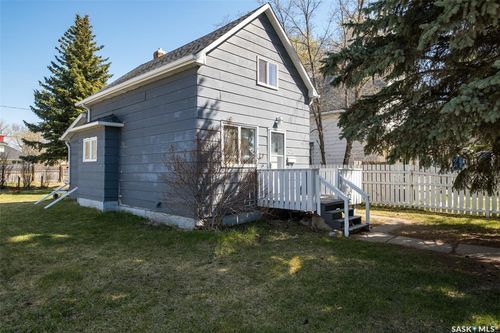 426 10th St E, Prince Albert, SK, S6V0Z4 | Card Image