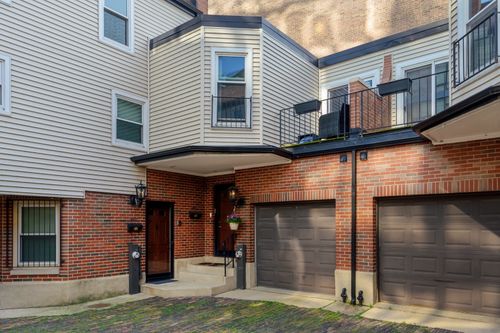 492 W Belmont Ave, CHICAGO, IL, 60657-4713 | Card Image